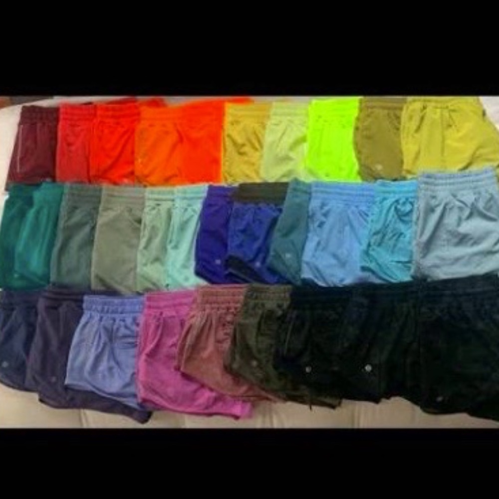 *ISO* LULULEMON SHORTS HOTTY HOT 2.5 SIZE 0